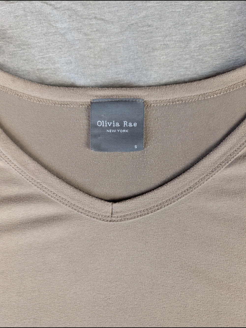 Olivia Rae Beige V-Neck Long Sleeve Blouse Women's Size S - Picture 5 of 5